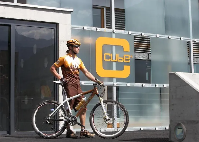 Hotel Cube Savognin Inklusive Skipass 3*